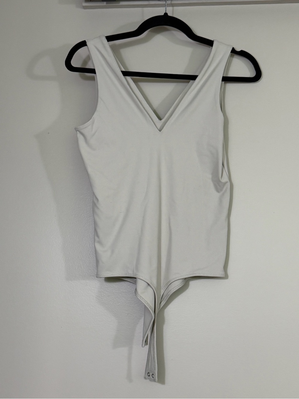 A&F - Gray-beige deep V-Neck Sleeveless Bodysuit, sz M - Picture 2 of 4
